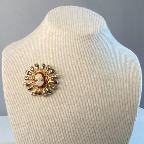 Cameo Brooch Victorian Revival Rhinestone Gold Tone Frame Lady Profile - Picture 2 of 10